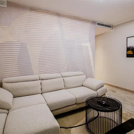Luxury 2br Maisonette In Private Hot Tub Apartment *