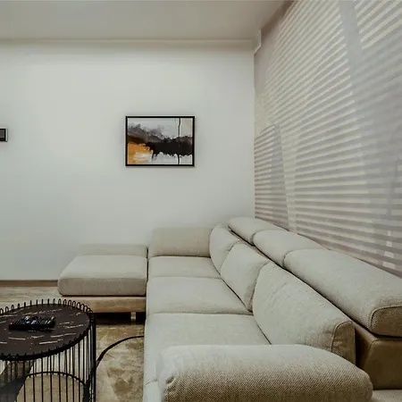 Luxury 2br Maisonette In Private Hot Tub Apartment *