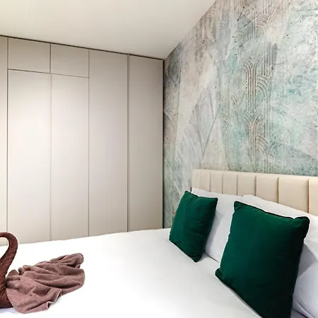 Luxury 2br Maisonette In Private Hot Tub Apartment *
