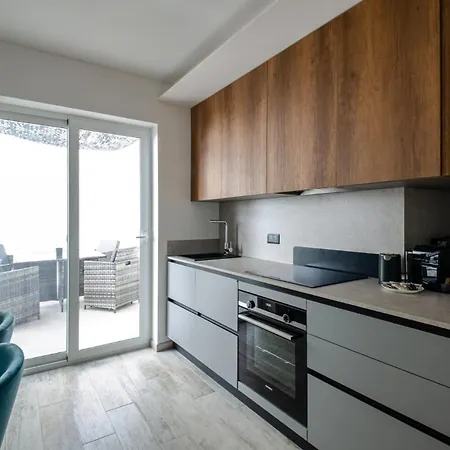 Apartment Luxury 2br Maisonette In Private Hot Tub *