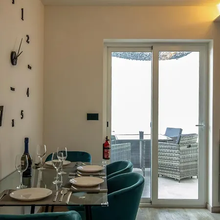 Luxury 2br Maisonette In Private Hot Tub